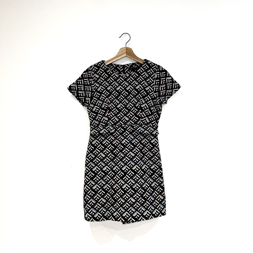 zara short sleeve short dress with shorts. it has integrated patterns, small